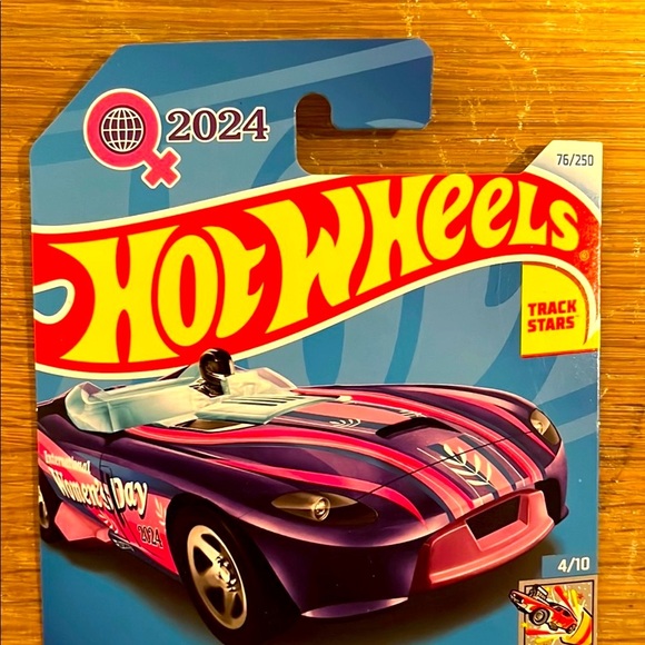 Hot Wheels RROADSTER International Women’s Day Pink and Blue Celebration Racer - Picture 2 of 8